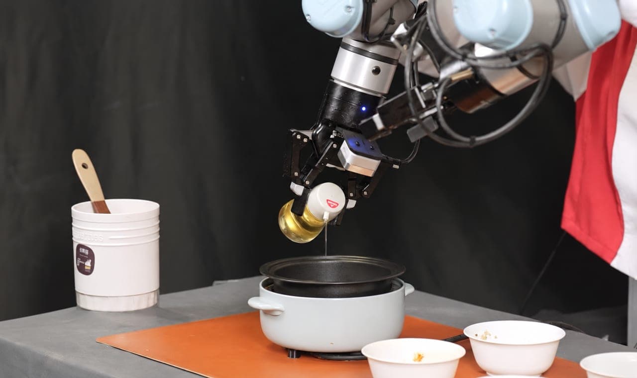 The Poke robot autonomously pouring oil into the pot to cook mapo tofu